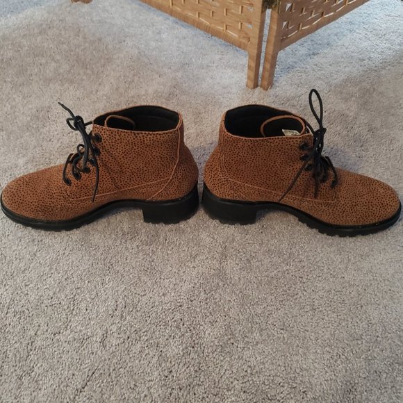 Timberland NWOT chunky boot - Picture 4 of 4